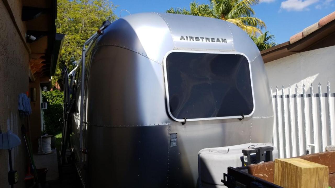Airstream In The Center Of It All ไมอามี ภายนอก รูปภาพ