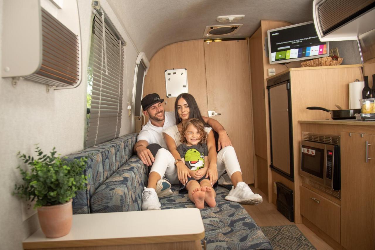 Airstream In The Center Of It All ไมอามี ภายนอก รูปภาพ