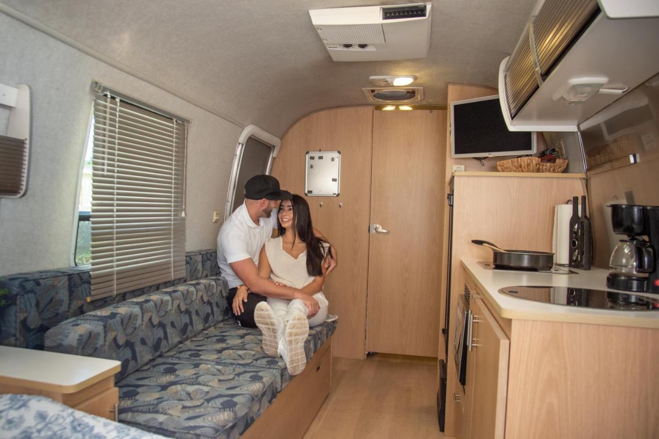 Airstream In The Center Of It All ไมอามี ภายนอก รูปภาพ